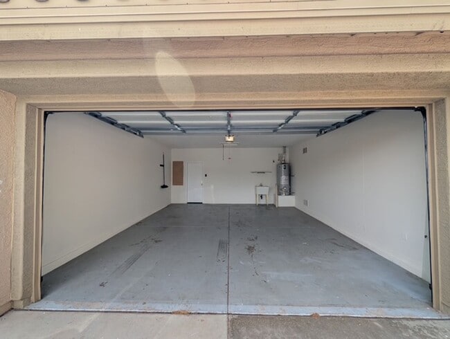 Building Photo - 2017 W Shackleton Dr
