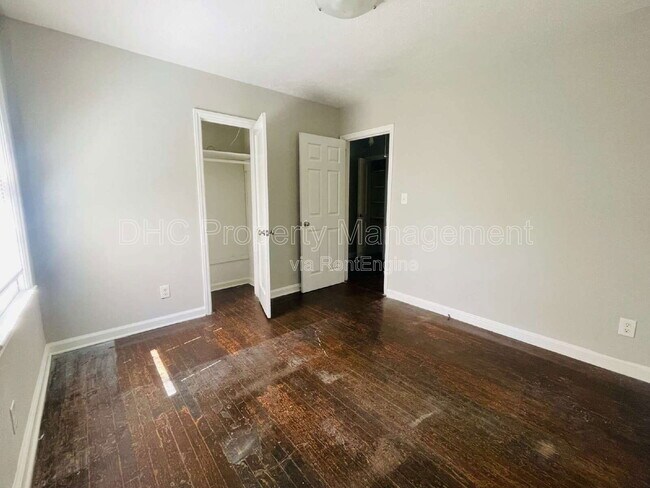 Foto del edificio - 3210 Delowe Dr