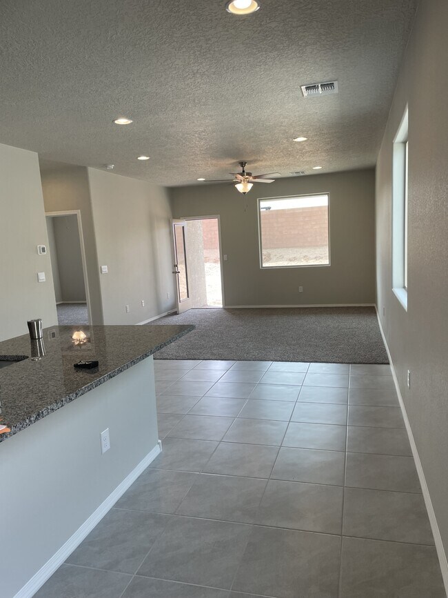 Foto del edificio - 4868 Longs Peak Rd NE