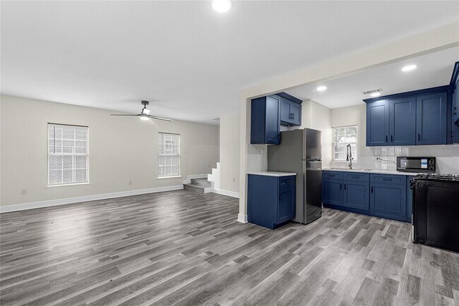 Foto del edificio - 7616 Grahamcrest Dr