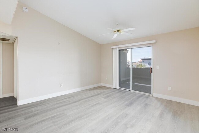 Foto del edificio - 555 E Silverado Ranch Blvd