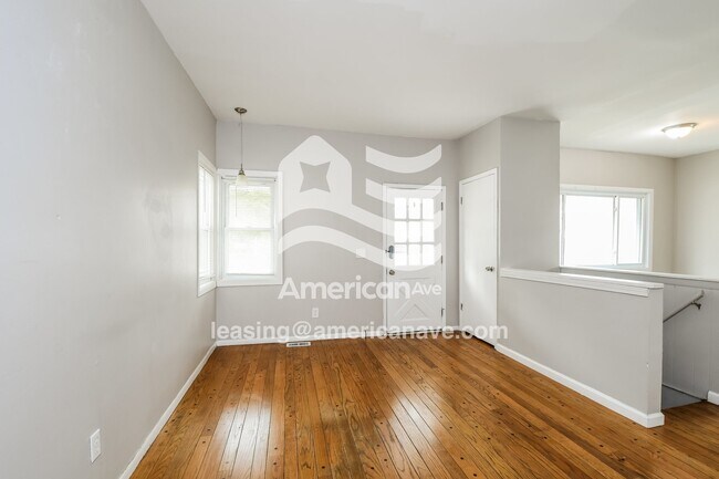 Foto del edificio - 4904 Tiemann Ave