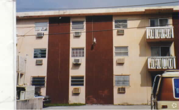 Building Photo - 2150 SW 5th St