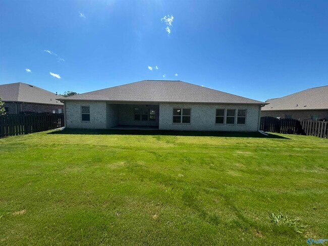 Foto del edificio - 7040 Regency Ln SE