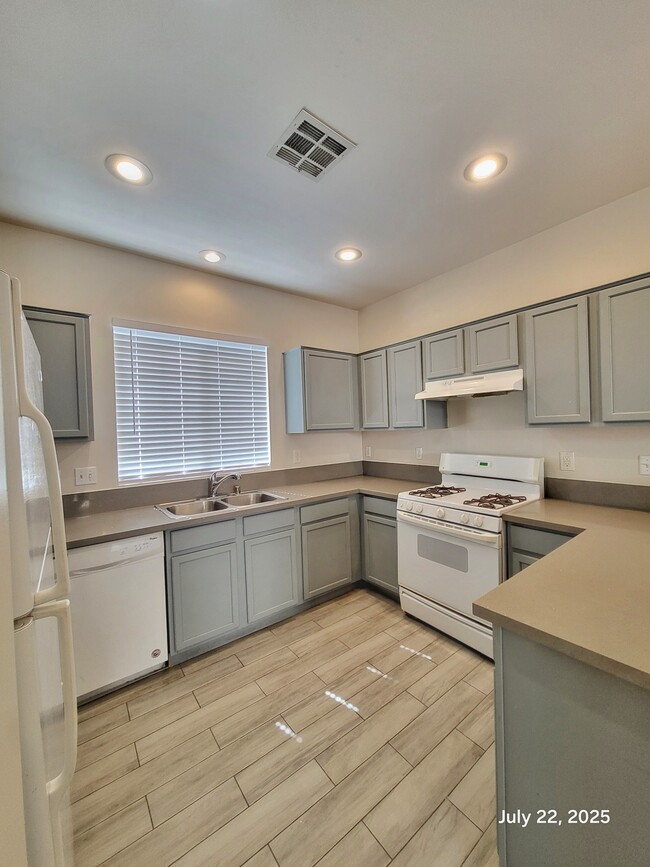 Building Photo - 2646 Cottonwillow St
