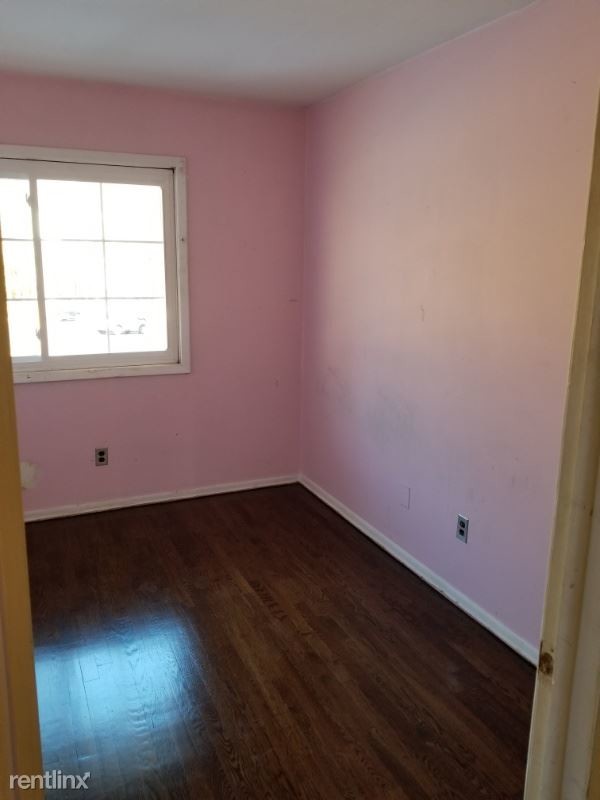 Building Photo - 4 br, 2 bath Townhome - 11 W Railroad Ave,