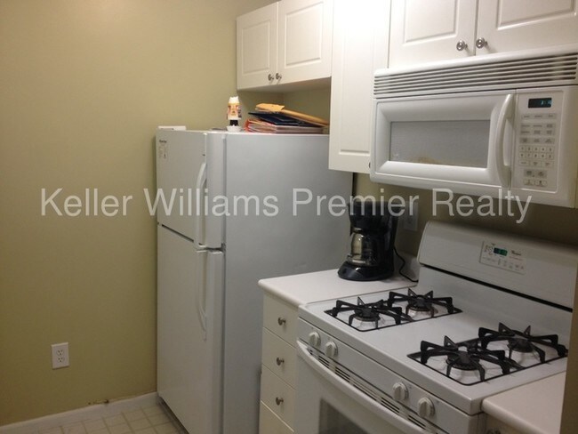 Building Photo - 4698 Cadmus Dr