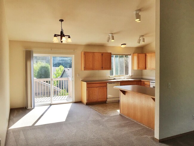 Building Photo - Spacious home in Lacey. Apply today to cal...