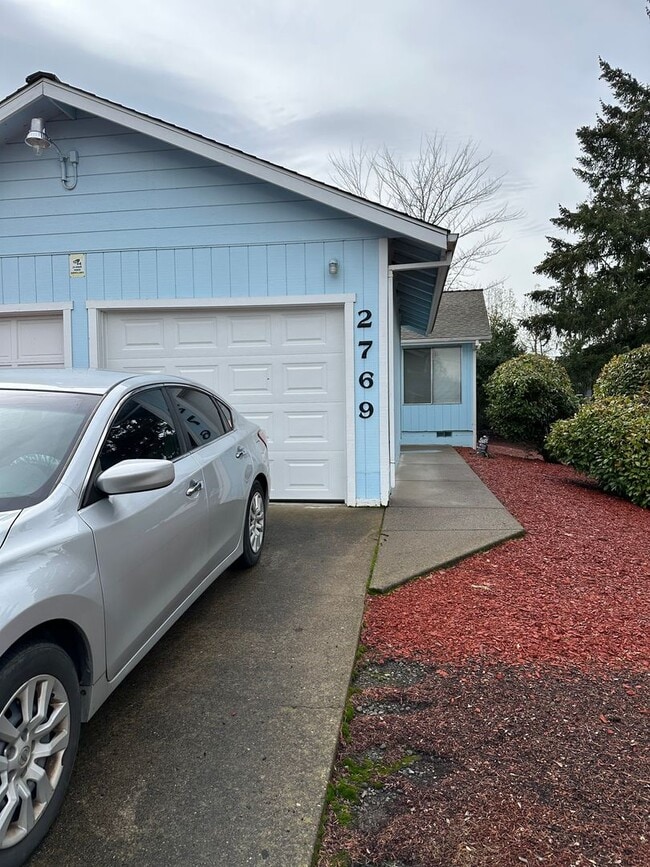 Building Photo - 2769 W Lorraine Ave