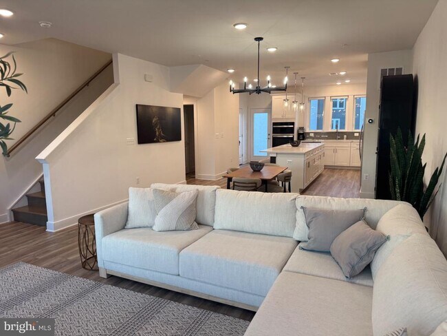 Foto del edificio - 14305 Dowitcher Wy