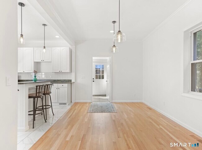 Foto del edificio - 709 Tunxis Hill Rd