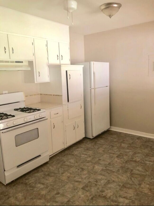 Foto del edificio - 501 Rosewell Ln