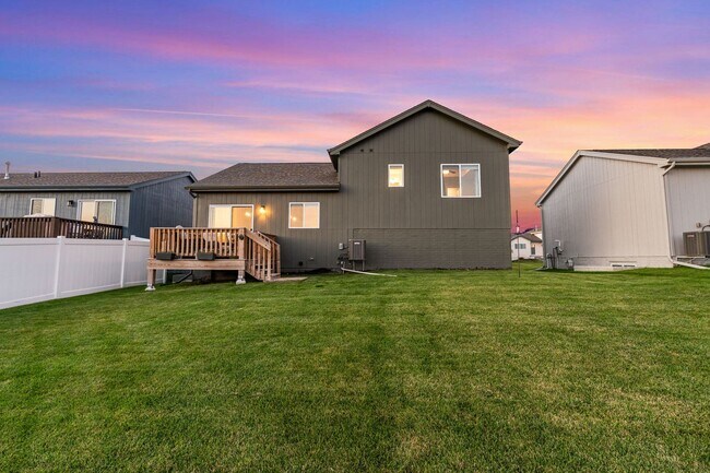 Building Photo - 3 bed, 2 bath home built in 2023