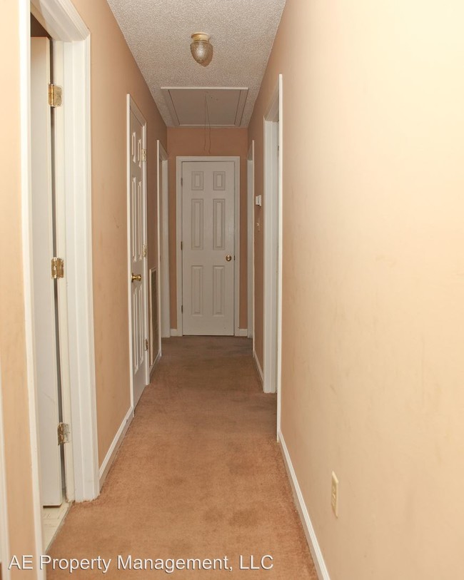 Building Photo - 221 Colonial Heights Dr