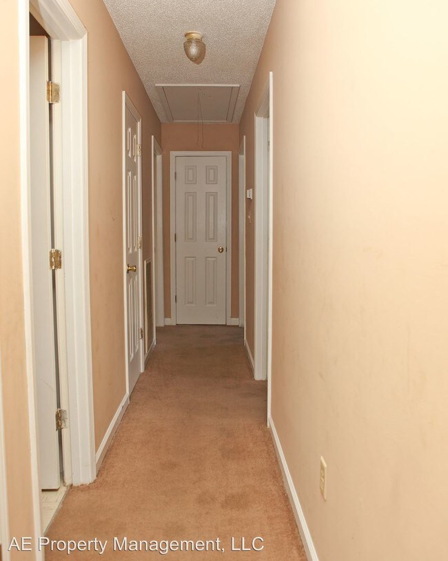 Foto del edificio - 221 Colonial Heights Dr