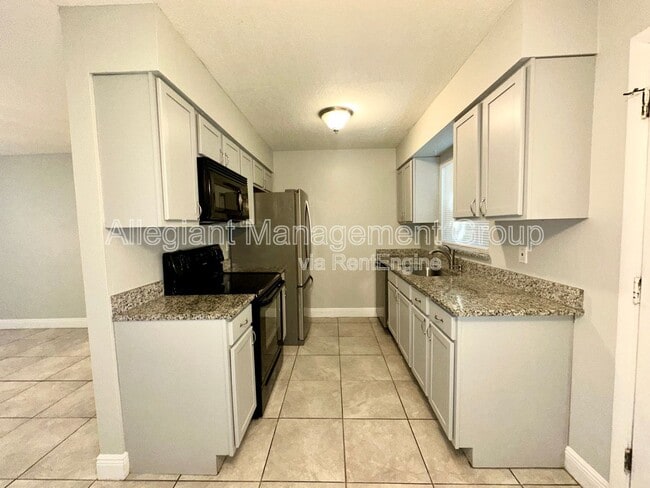 Foto del edificio - 116 N College St