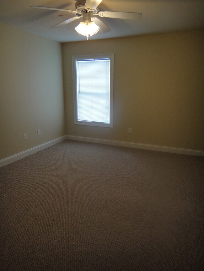Building Photo - Spacious Duplex For Rent This August 9th!