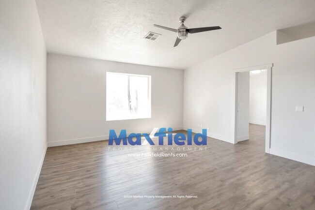 Foto del edificio - Upstairs Unit - St George - Near Costco and Home Depot Available Now - 3 BD 2 BA 2 GAR
