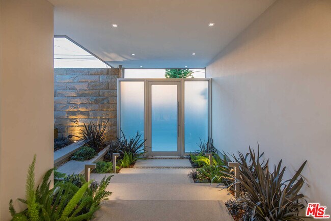 Building Photo - 3642 Beverly Ridge Dr