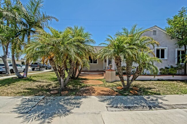 Foto del edificio - CHARMING, BRIGHT & AIRY HOME ON LARGE CORN...