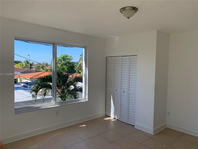 Foto del edificio - 712 SW 56th Ave