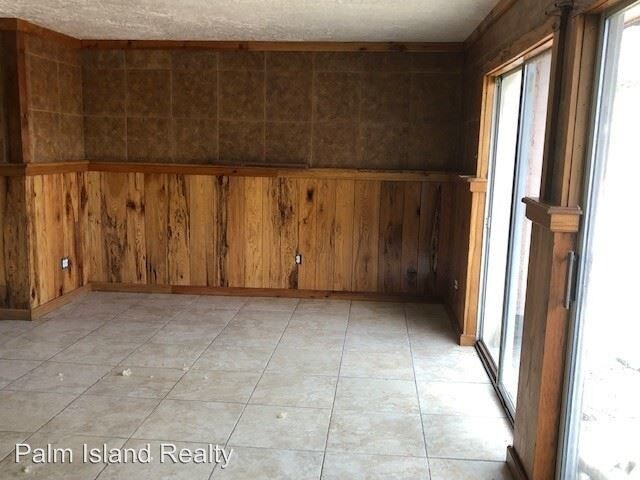 Building Photo - 3 br, 2.5 bath House - 821 Esconditas Place