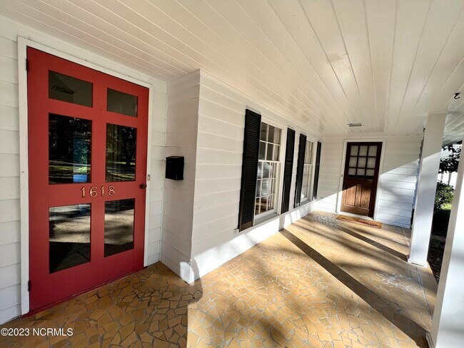 Foto del edificio - 1618 Country Club Rd