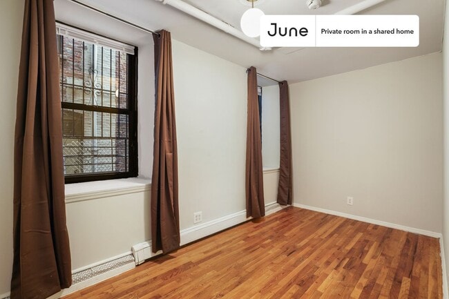 Building Photo - Room in Shared 3 bed/2 bath home