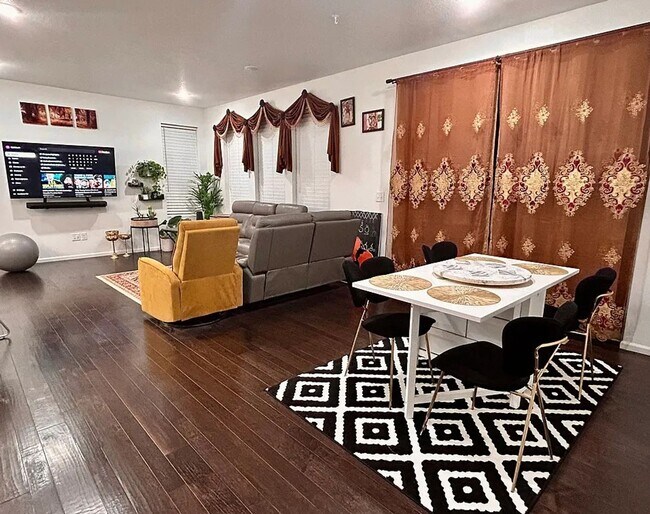 Foto del edificio - Senderos Creek 3bd paired home