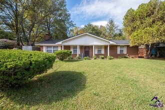 Building Photo - 111 Briarwood Dr