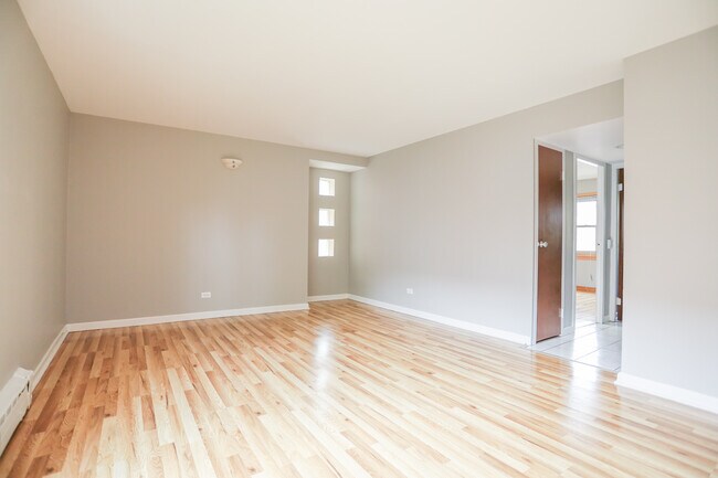 Building Photo - 2121 W Farragut Ave