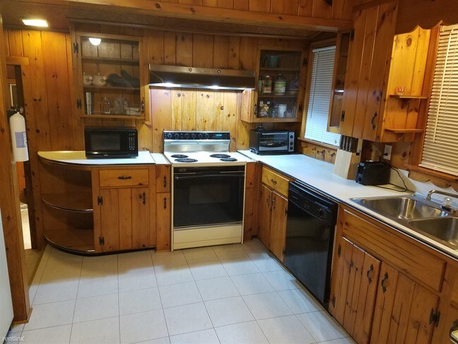Foto del edificio - 3411 Devon Rd