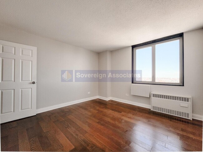 Foto del edificio - 3333 Broadway
