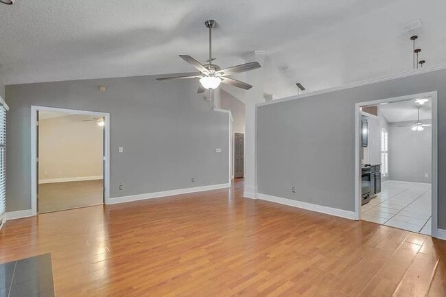 Building Photo - 160 Sugar Plum Dr