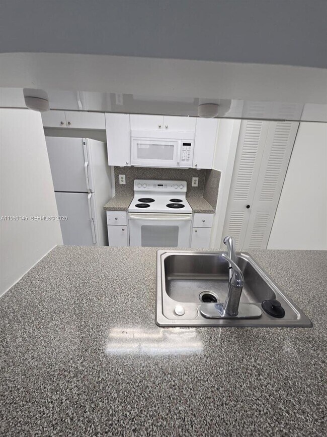 Foto del edificio - 9718 Hammocks Blvd