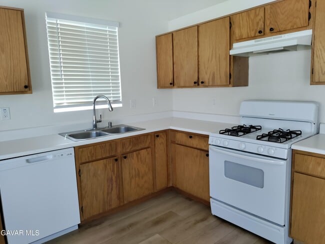 Building Photo - 3708 Fernwood St