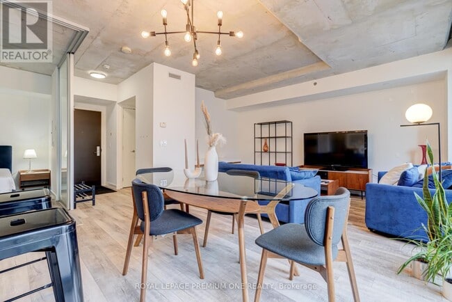 Building Photo - 55 Stewart St