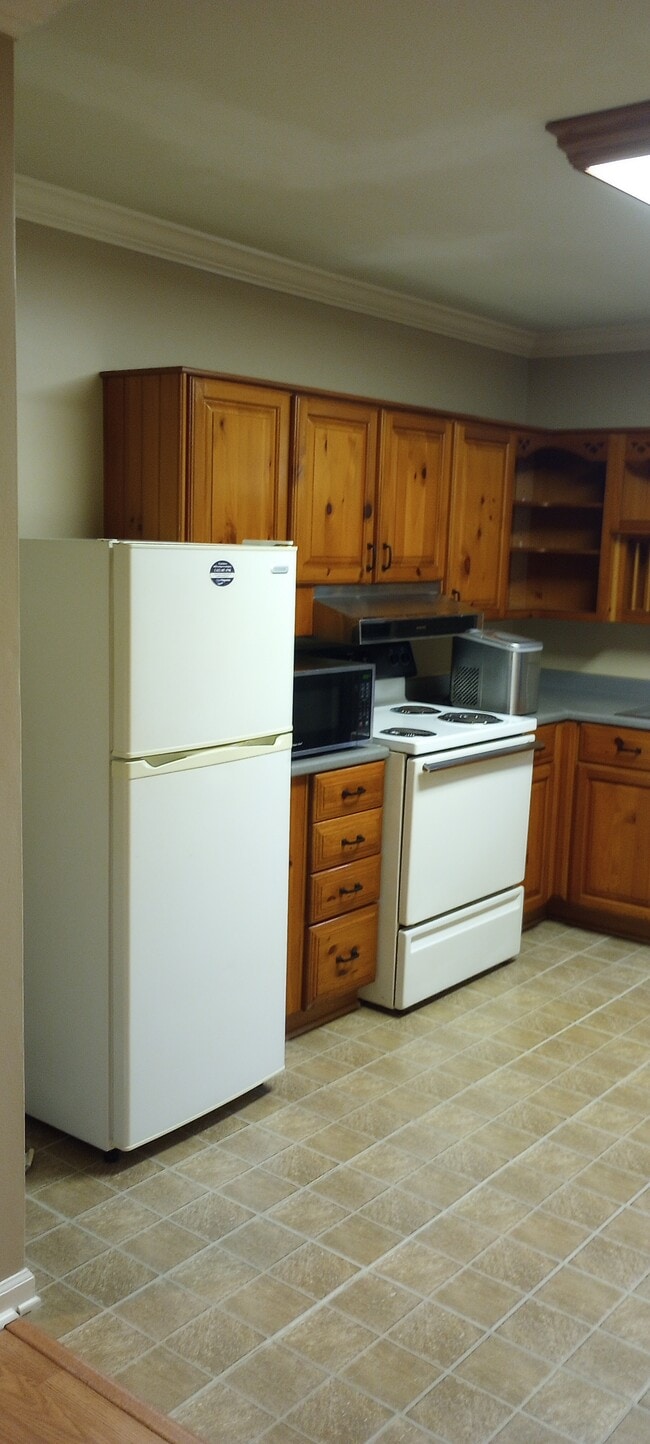 Building Photo - 57815 Labauve Ave