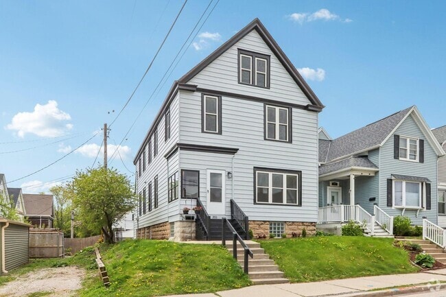 Building Photo - 351 E Deer Pl