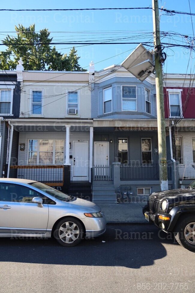 Building Photo - 714 Vine St