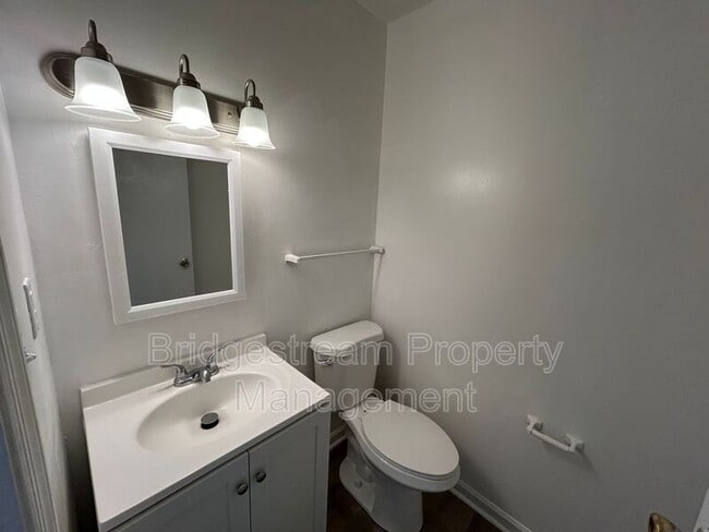 Building Photo - 971 Taylorsview Dr