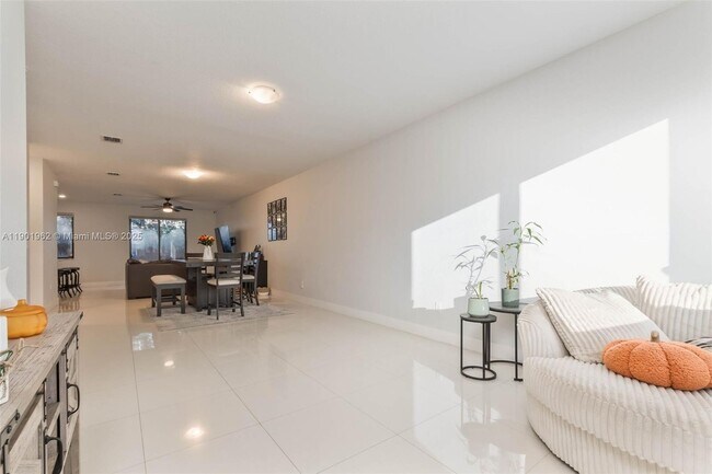 Foto del edificio - 2430 SW 145th Pl