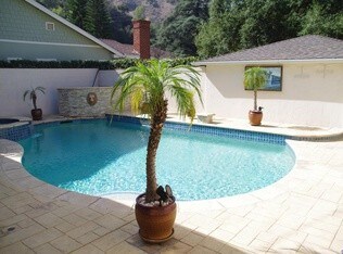 Building Photo - 2038 E Glenoaks Blvd