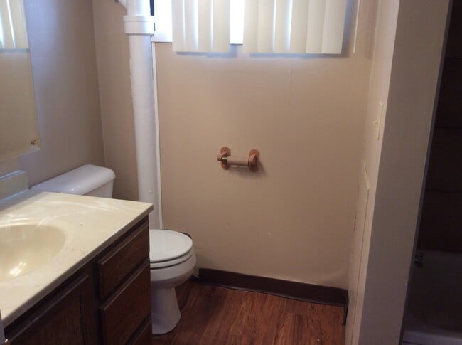 Building Photo - 11 4th St E