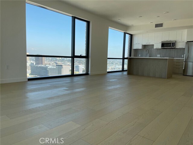 Foto del edificio - 400 S Broadway