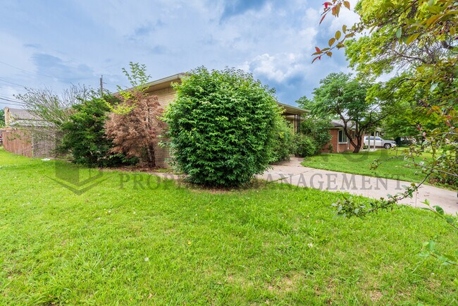 Building Photo - 702 Fabrique St
