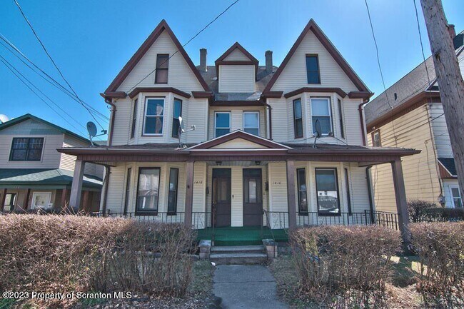 Foto del edificio - 1418 Capouse Ave