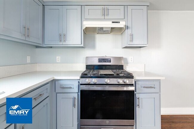 Foto del edificio - Gorgeous 3 Bd 2 Ba Duplex for Rent!