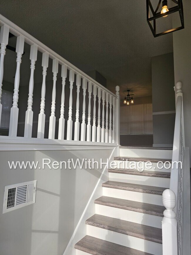 Building Photo - THIS IS A FANTASTIC 5 BEDROOM/ 3 BATH HOME...