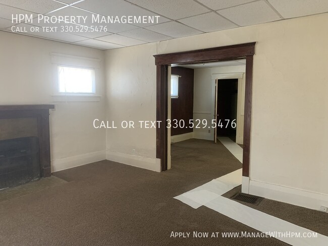 Building Photo - Spacious First Floor Apartment!